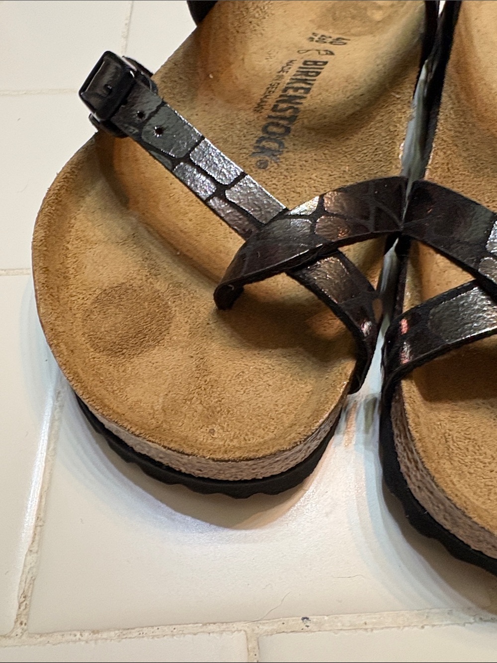 Birkenstock Black Croc-Patent Mayari Sandals NWOT Size 40 - Picture 3 of 5